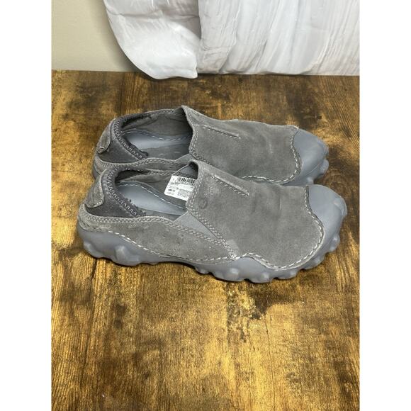 CLARKS Mokolite Easy Mens Sz 7.5 Slip Ons Grey Suede Lightweight Hiking Outdoor - Picture 1 of 11